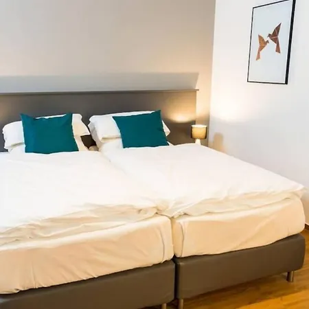 Valeria 4 Bedroom شقة ميونيخ